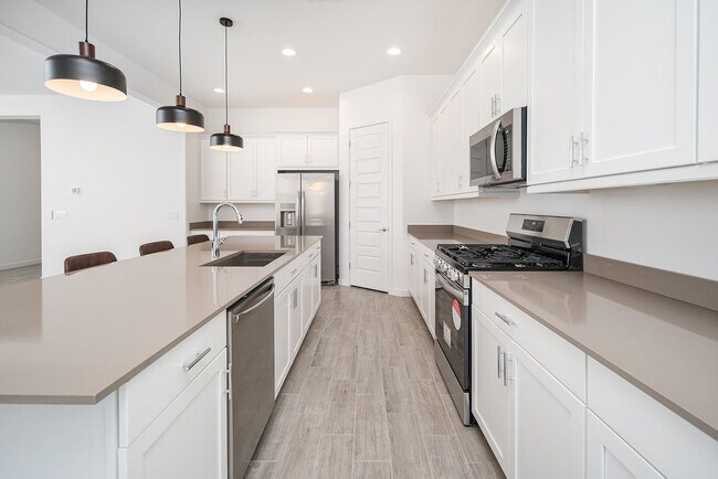 Building Photo - 3260 W Peak View Rd