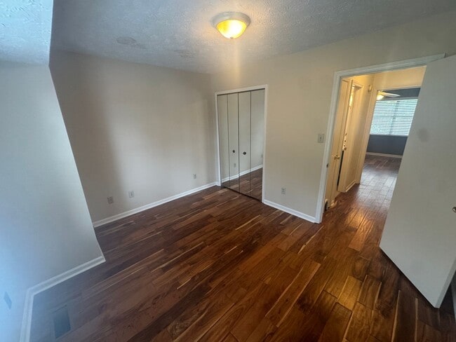Building Photo - 625 Shadywood Ln