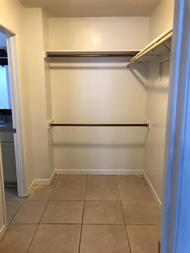 Building Photo - 37 Log Pl