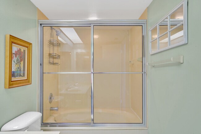 Building Photo - 6080 Bahia Del Mar Cir