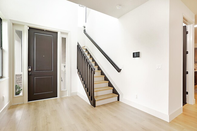 Building Photo - 6151 Yerba Buena Ct