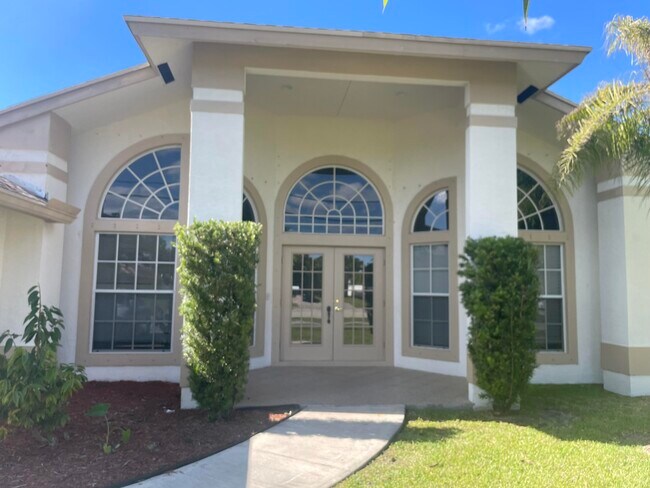 Building Photo - 3074 SW Savona Blvd