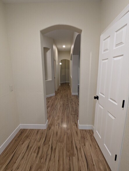 Building Photo - 267 E Smoke Tree Rd