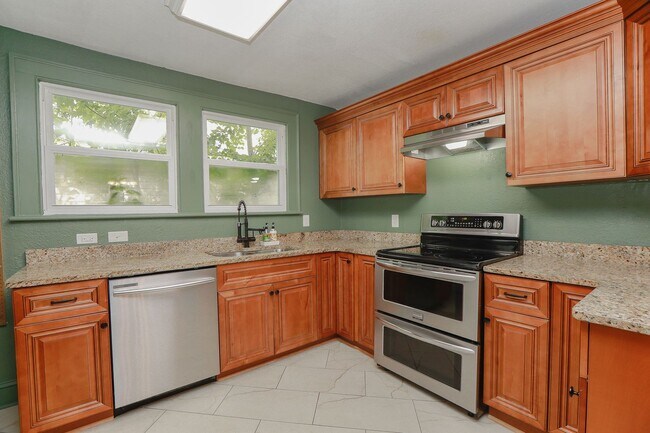 Building Photo - Stunning home rental in Portsmouth!