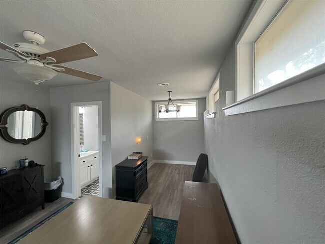 Building Photo - 128 Skyview Terrace