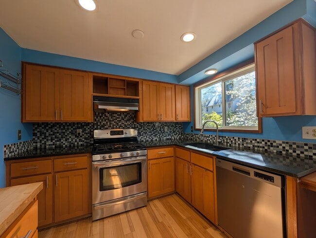 Building Photo - Fantastic 3-Bedroom, 2.5-Bath Home In East Eugene!