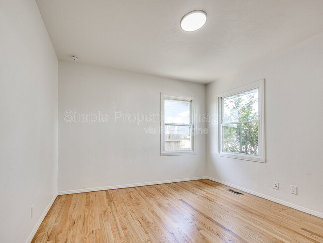 Building Photo - 4608 N Libby Ave