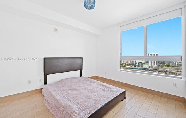 Building Photo - 90 SW 3rd St