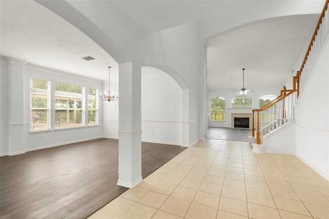 Building Photo - 2111 Blue Water Bay Dr