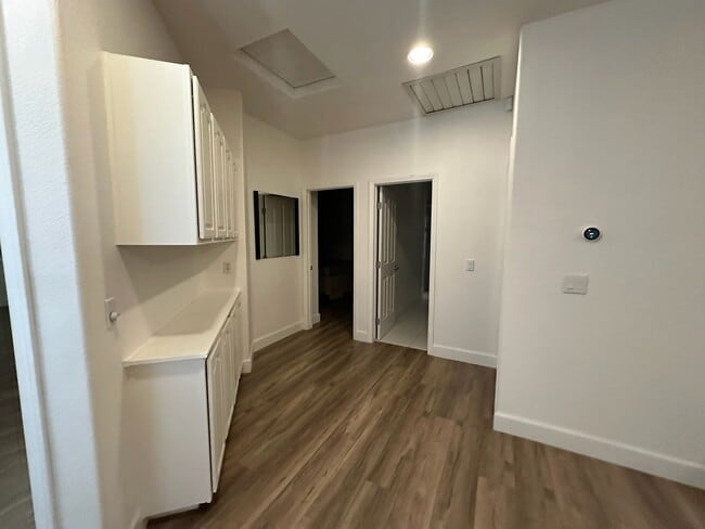 Building Photo - 5701 W Country Ave