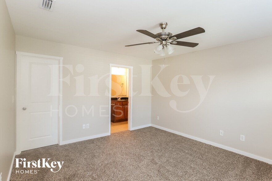 Building Photo - 303 Landis Oak Way