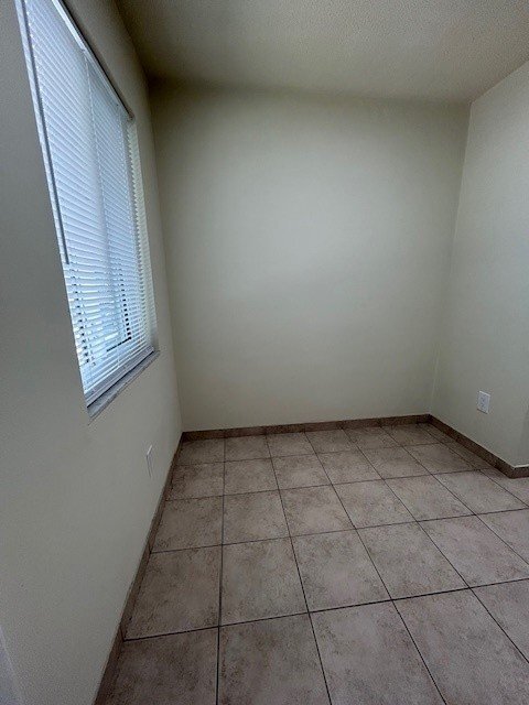 Building Photo - 411 S Nimbus Ave