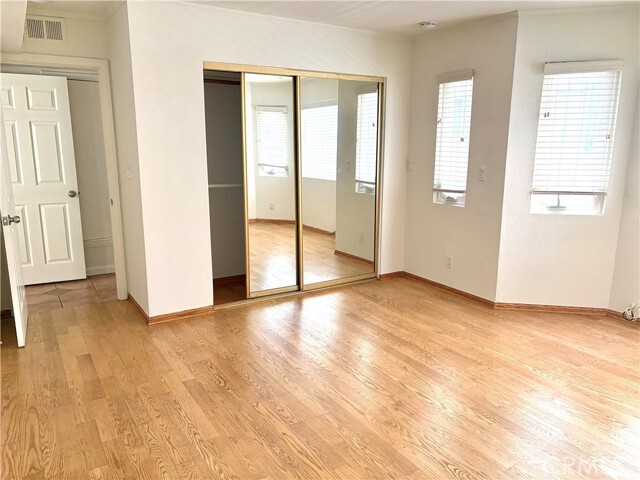 Building Photo - 425 S Catalina Ave