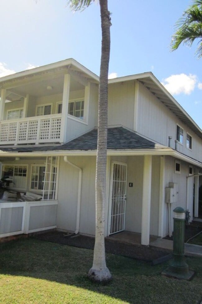 Building Photo - Partially Remodeled 1/1/1 in West Loch Fairways