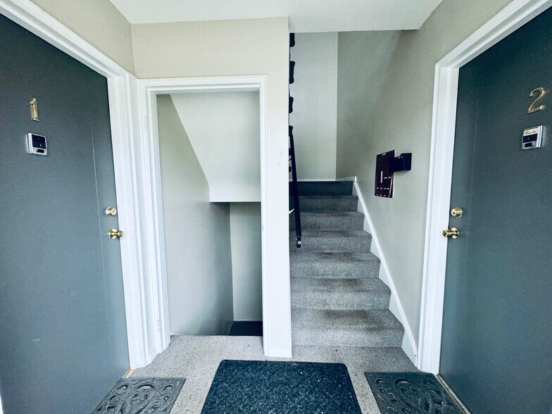 Building Photo - 7803 Lake Ave