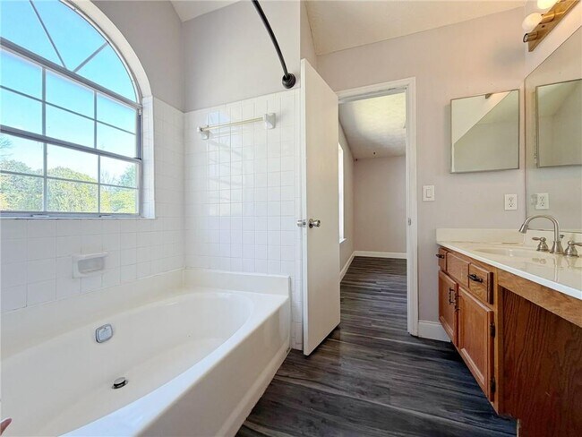 Building Photo - 2901 Inverloch Cir