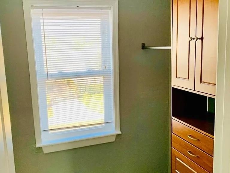 Building Photo - 3322 Lens Ave