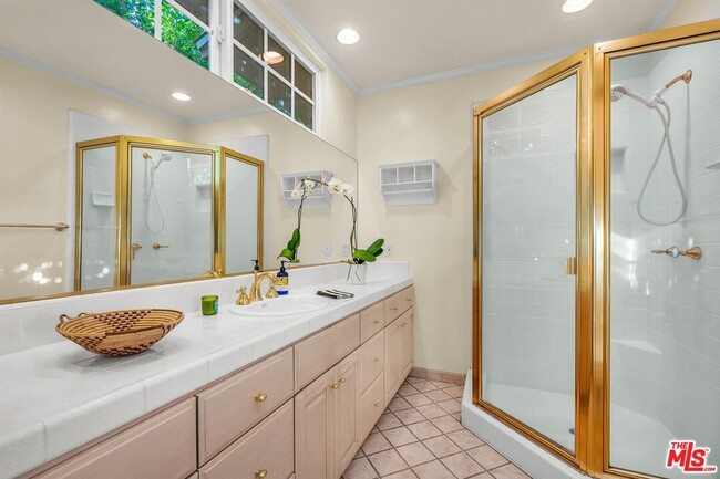 Building Photo - 125 S Saltair Ave