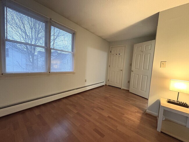 Building Photo - Spacious 3 Bedroom, 2 Bath Townhouse with In-Unit Laundry in Lowell, MA