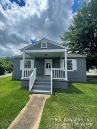 Building Photo - 28 Eastwood Ave