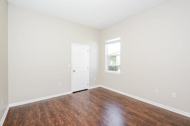 Building Photo - 1752 Southern Oak Loop