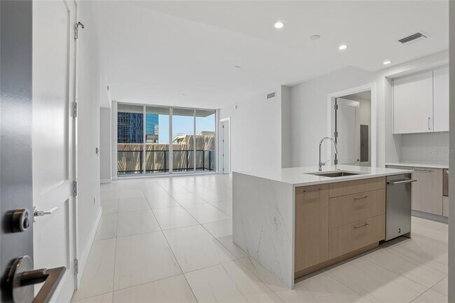 Building Photo - 275 1st Ave S