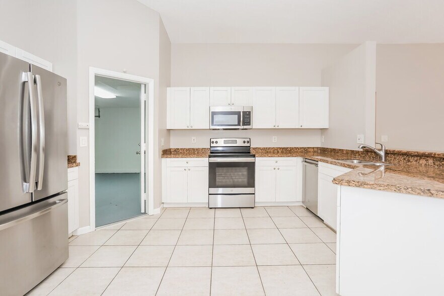 Building Photo - 1414 E Harmony Lake Cir