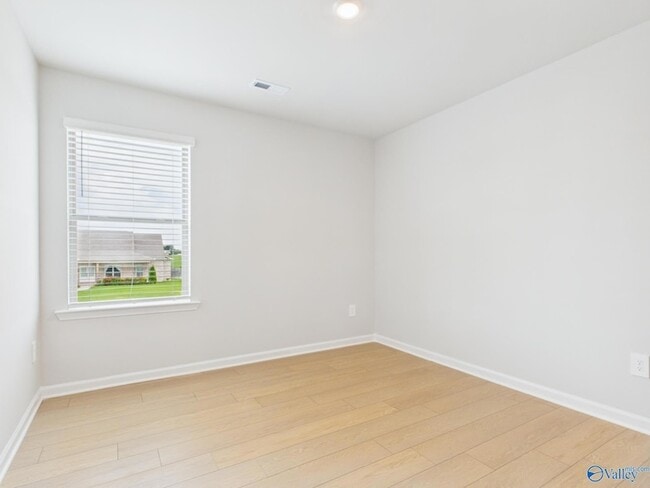 Building Photo - 15433 GRAYSON CIR