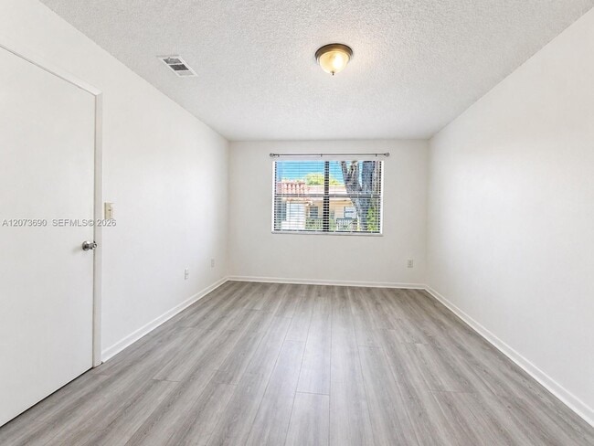 Building Photo - 9730 Hammocks Blvd