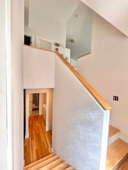 Building Photo - 8930 Northwood Park Cir