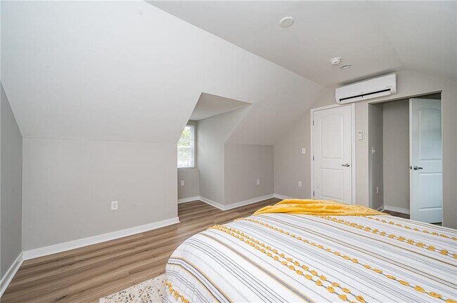 Building Photo - 4106 Grove Ave