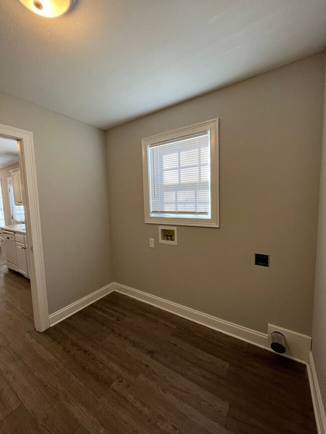 Building Photo - Now Leasing! Move In Ready home with 2 car garage and fenced in backyard!