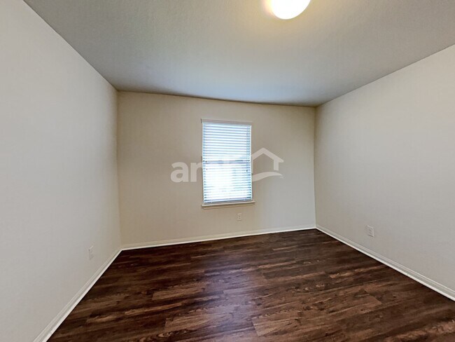 Building Photo - 7822 Creekshore Cove