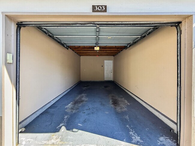 Building Photo - 10150 Belle Rive Blvd