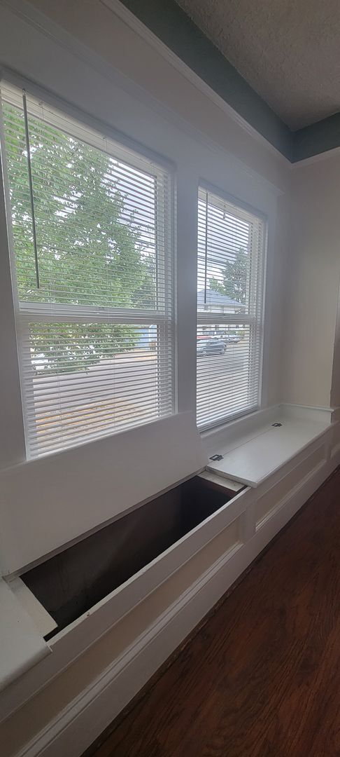 Building Photo - Downstairs unit @1034 NE Davis St - Lowered Price!