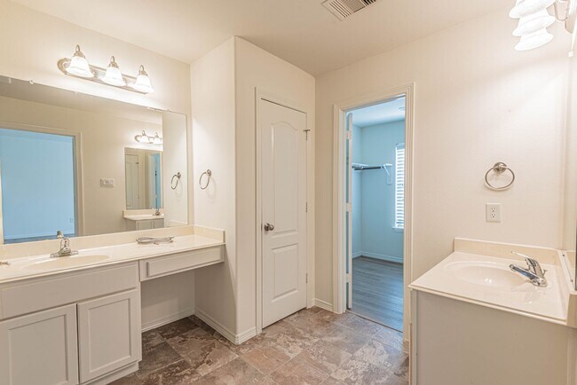 Building Photo - 8117 Silverton Creek Ln