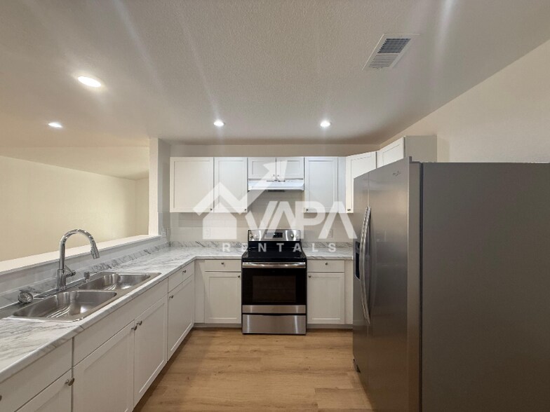 Building Photo - 5618 Wood Walk St