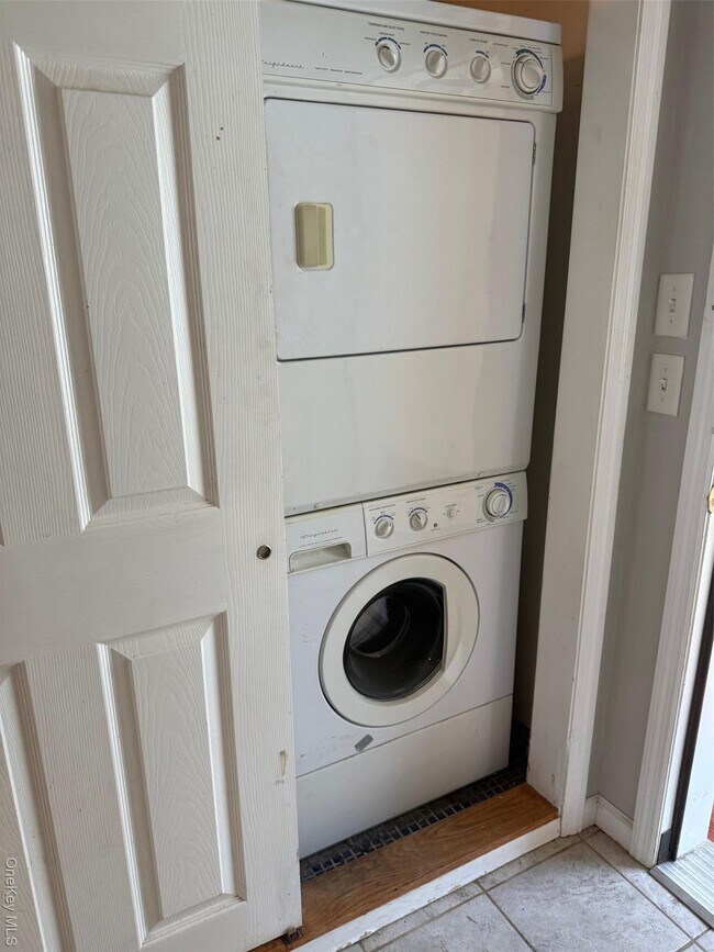 Building Photo - 129 New St