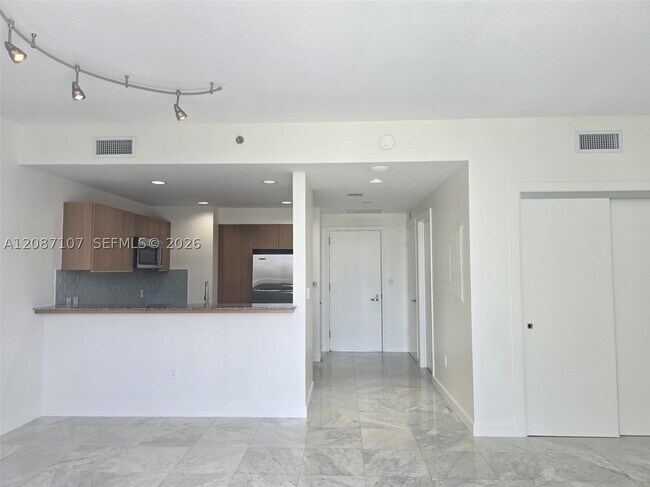 Building Photo - 1060 Brickell Ave