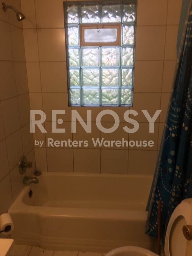 Building Photo - Wonderful 2BD / 1 BA DUPLEX  in Minneapolis Available 1/1/2024!