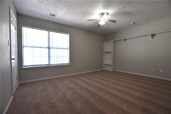 Building Photo - 2125 Fairways Ct