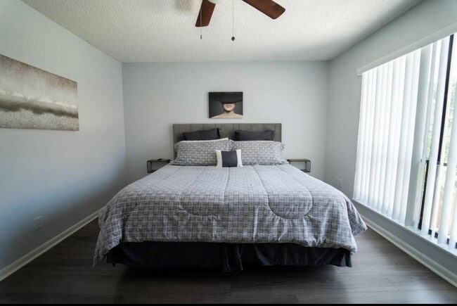 Building Photo - 822 Sandtree Dr