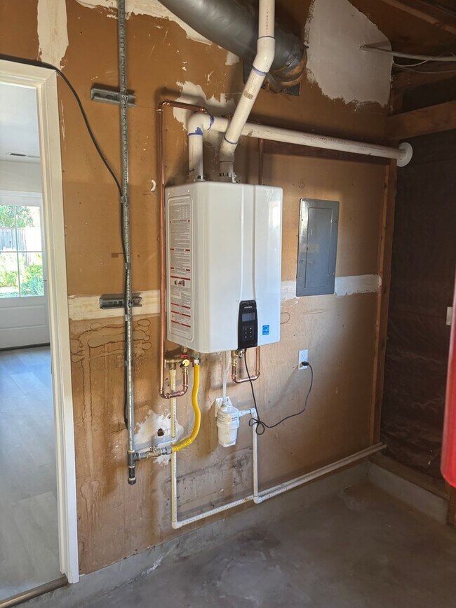 Building Photo - 3 bed 2 bath house on the westside Santa Cruz