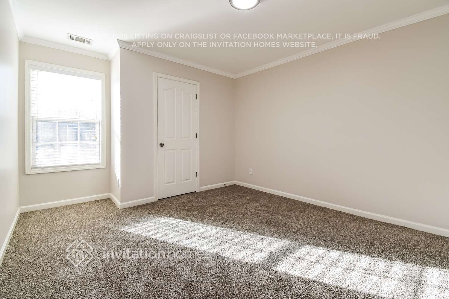 Building Photo - 2096 Barberry Dr