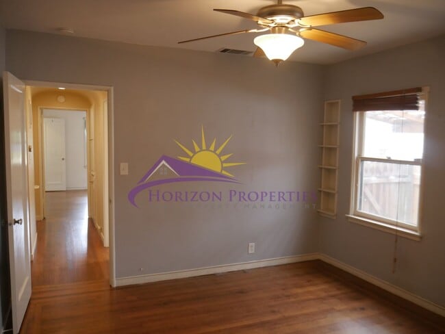 Building Photo - 841 Robertson Way