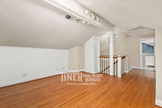 Building Photo - 842 42nd St