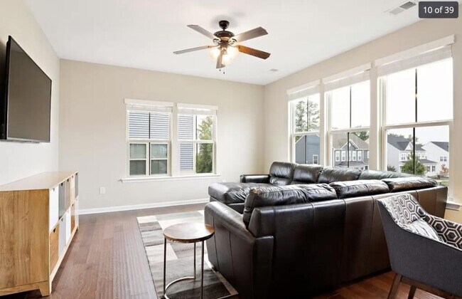 Building Photo - 16621 Gossamer Dr