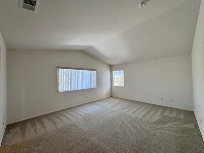 Building Photo - Beautiful 3 Bedroom two story South Temecu...
