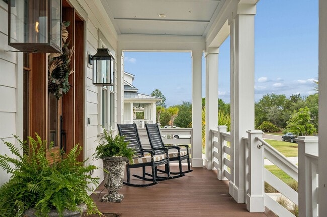 Building Photo - Beautiful 5 Bedroom Marshside Home