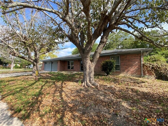 Building Photo - 1613 Miranda Ave